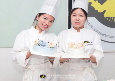 如何開(kāi)一家小型蛋糕店？/生日蛋糕培訓(xùn)學(xué)校